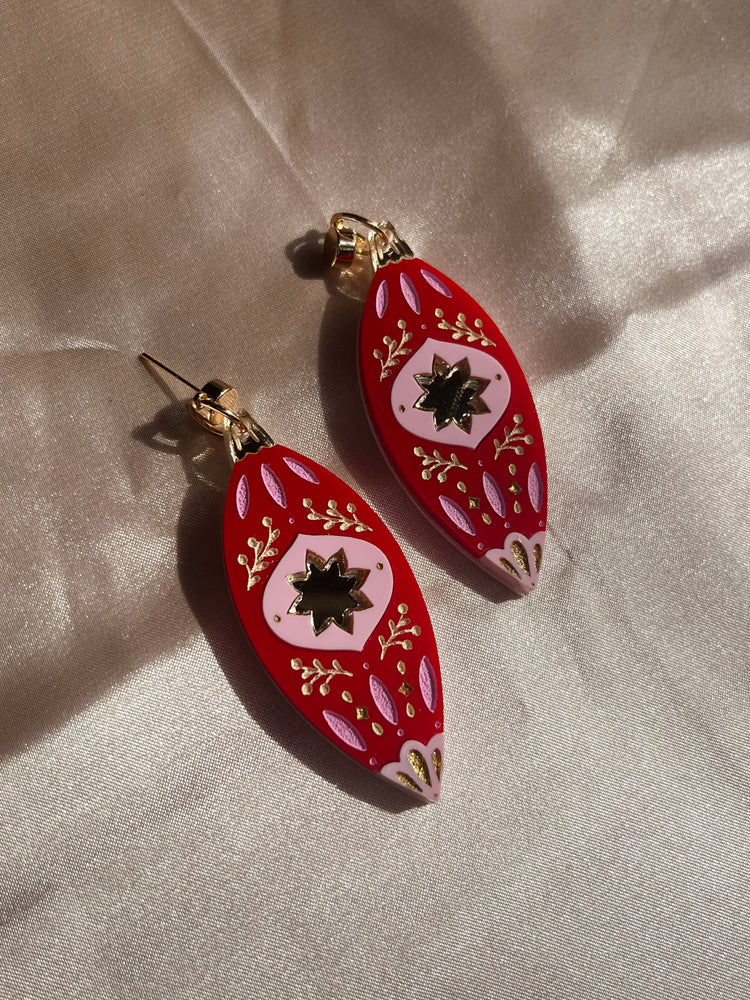 Red Retro Ornament Earring
